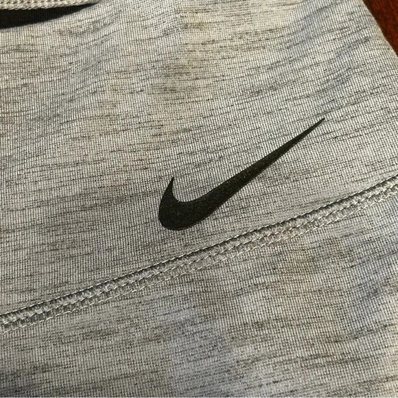 Nike Dri-Fit Leggings Womens Size Med Gray Capri Compression Workout Pan… - Picture 3 of 9